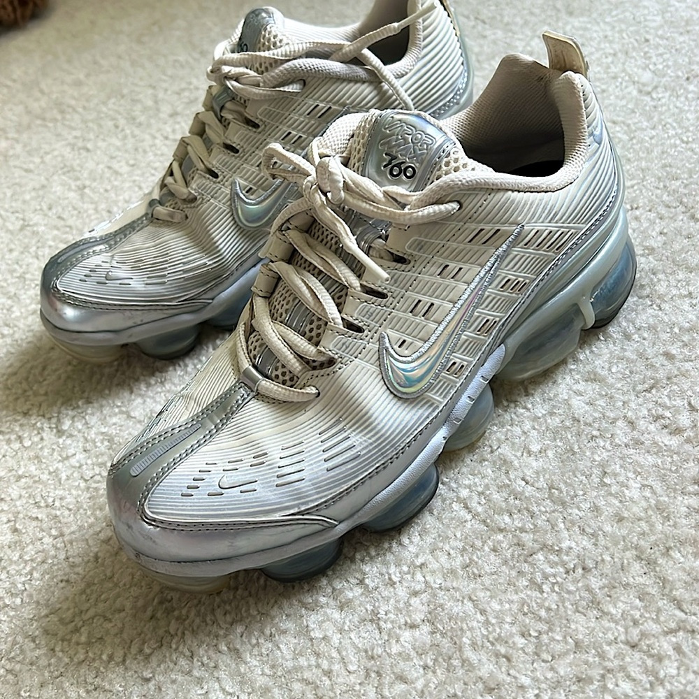 Cream Nike vapor max 360 size 9 barely worn